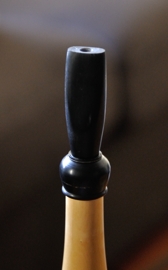the horn mouthpiece placed on the French flageolet's windcap