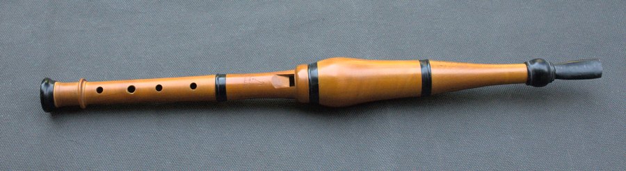 an unkeyed French flageolet after Prudent Noblet in stained boxwood